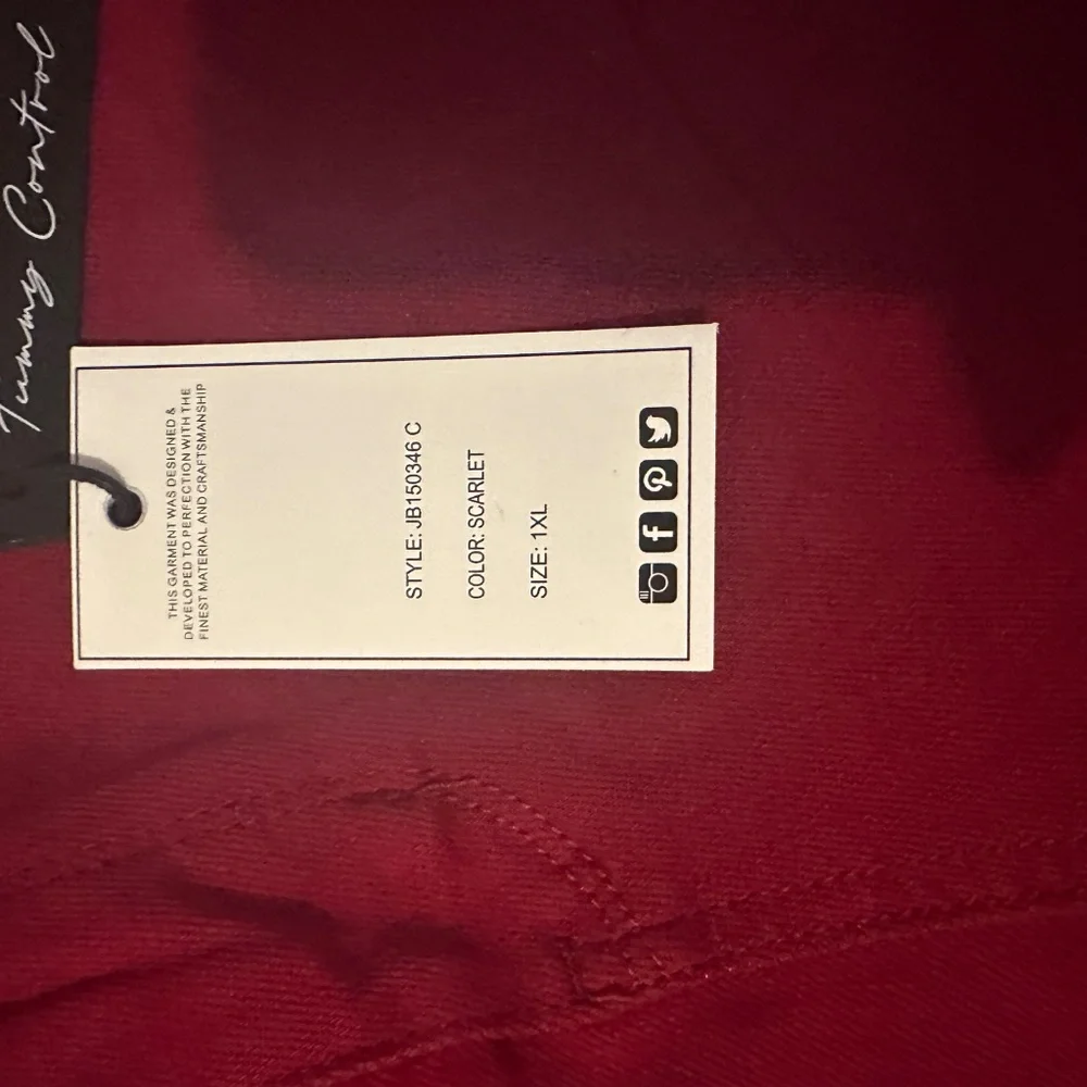 Plus size Judy Blue Ruby Heart Pocket Tummy Control Shorts - Picture 4 of 5